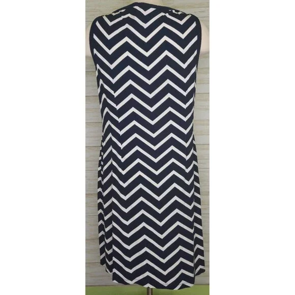 Lauren Ralph Lauren Sleeveless Dress Navy & White Chevron Print Size 8 - Picture 3 of 8